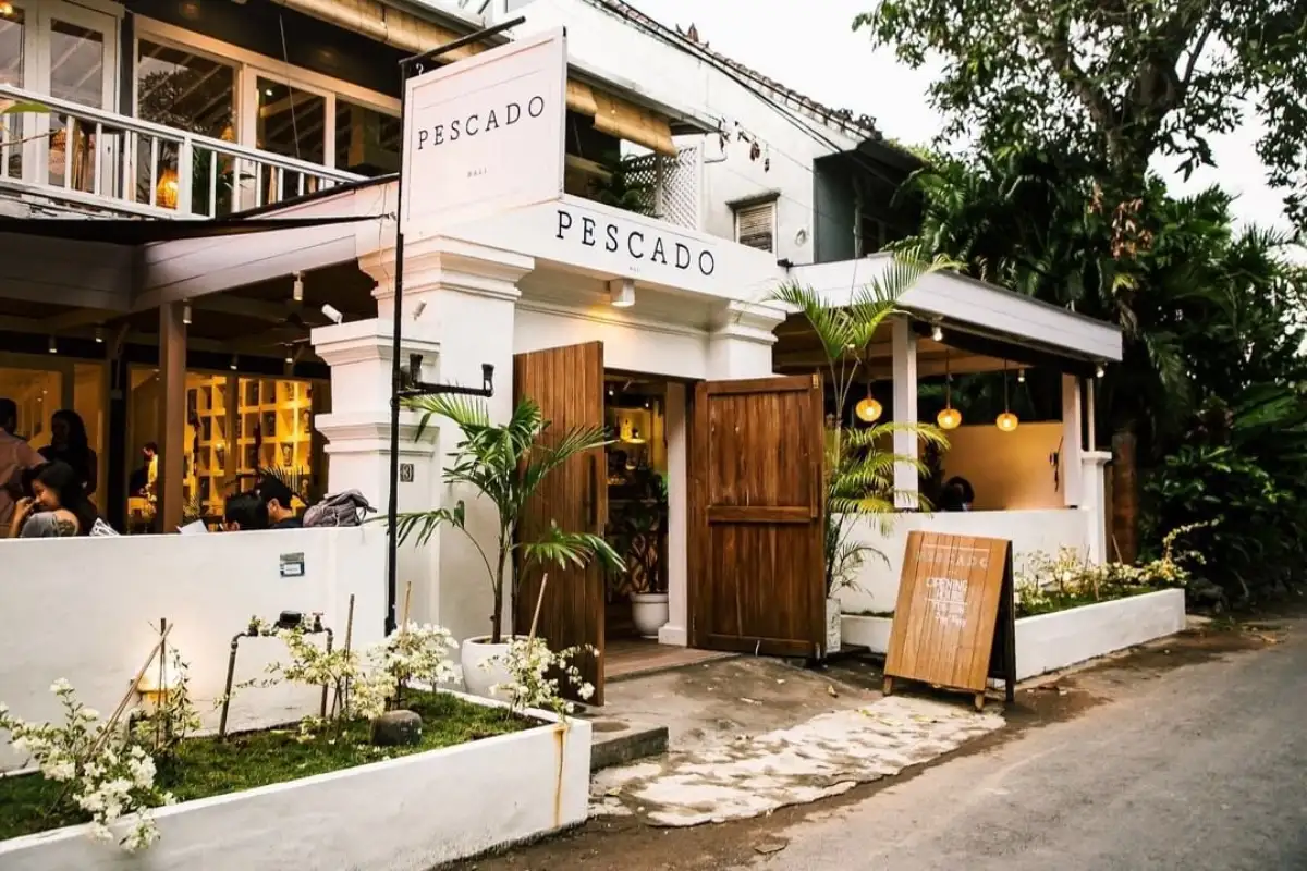 Pescado Bali Vibes in the evening from outside